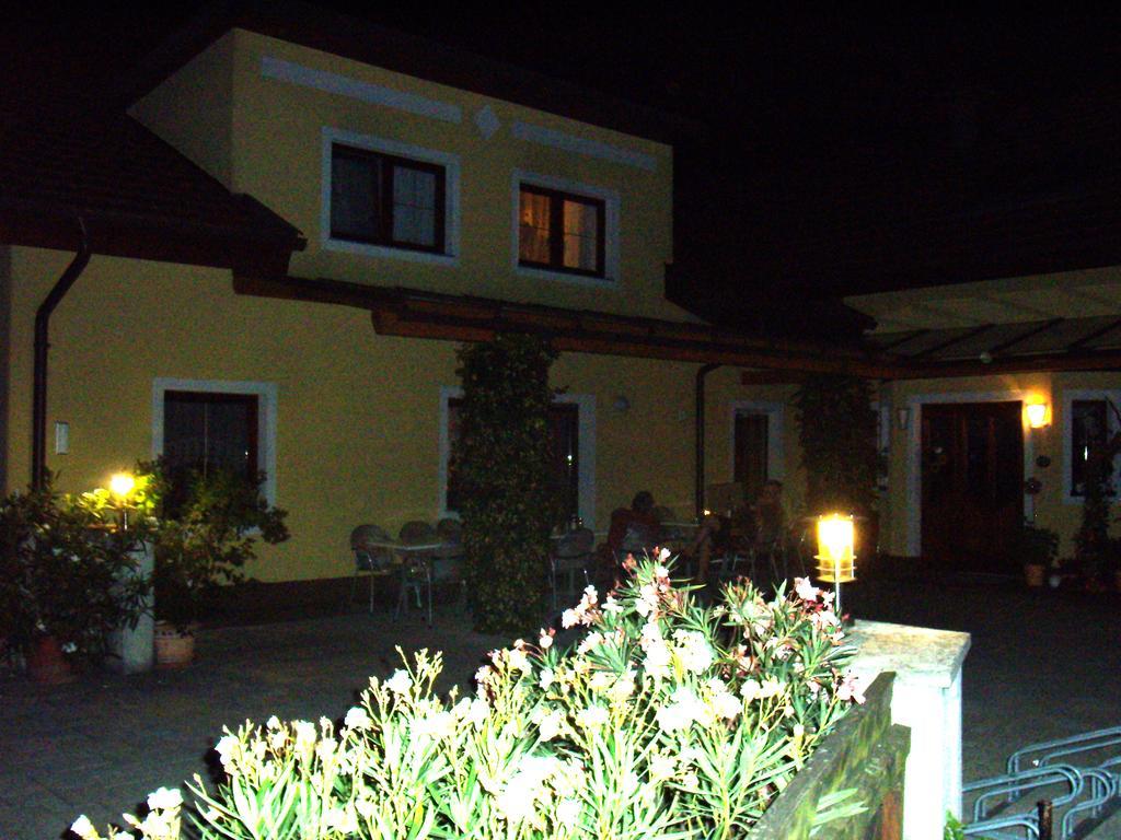 Privatzimmer Und Ferienwohnungen Leeb Persenbeug Εξωτερικό φωτογραφία